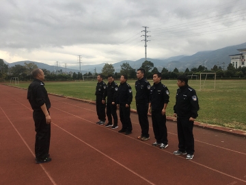 富民县公安局罗免派出所开展2020年全警实战大练兵基础体能达标训练1