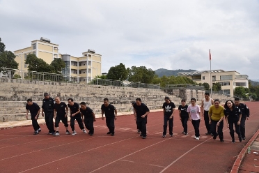 富民县局刑侦大队组织开展警务实战大练兵基础体能达标训练1