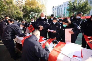 昆明市公安局文艺小分队到富民县公安局开展新春送祝福活动2