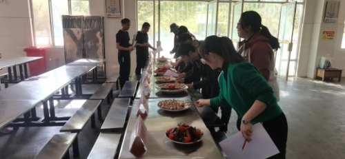 富民教育体育信息2023年第68期（展厨艺技能   谋后勤新篇——款庄中学开展食堂职工技能大赛）510