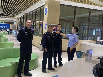 昆明市公安局人口管理支队纳涛支队长一行到富民县公安局检查指导“一窗通办”工作1