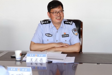 市局王正亮同志到县局督导检查资金预警见面劝阻工作 1