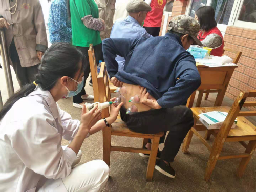 情系敬老院 义诊暖人心3