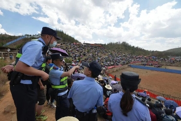 富民县公安局罗免派出所圆满完成“2023中国•富民杨梅旅游文化节（罗免分会场）暨罗免镇第十届花山节”活动安保工作2