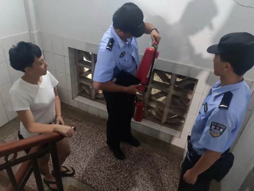 南博三查