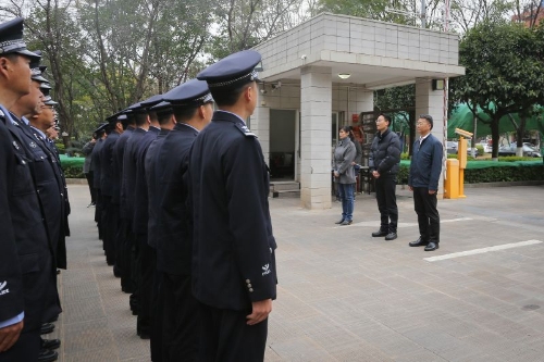 杨再林同志率队到县公安局开展春节走访慰问1