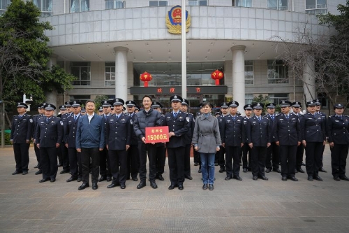 杨再林同志率队到县公安局开展春节走访慰问3