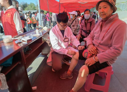 富民县新时代文明实践医疗卫生志愿服务队开展2024年学雷锋志愿服务活动2