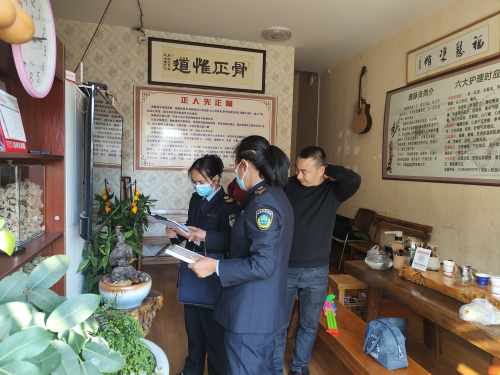 富民县卫健综合监督执法局开展打击中医养生保健服务非法行医专项整治行动1