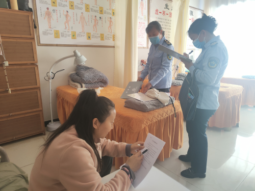 富民县卫健综合监督执法局开展打击中医养生保健服务非法行医专项整治行动2