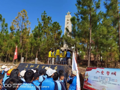 东村镇联合中小学开展“扣好人生第一粒扣子 缅怀先烈志 共筑中华魂”活动 (4)