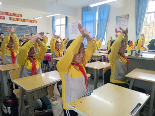 富民教育体育信息2024年第223期（大营中心小学—“桌”而不凡，舞动校园”——富民县大营中心小学第一届课桌操大赛）995