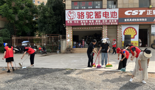党建引领志愿行 环境卫生展新颜—富民县卫生健康局机关党支部开展7月主题党日活动1
