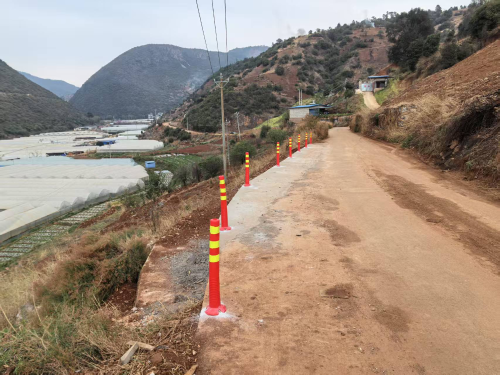 修复东元村委会红石岩公路长期因山体滑坡导致的路基下沉问题1