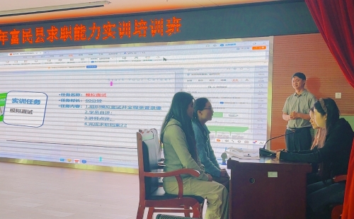 参训学员现场参加模拟面试